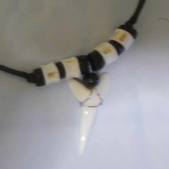 Simmi Mako Shark Tooth Necklace Adjustable Cord Nice Jewelry NEW WITH TAG - Picture 3 of 5